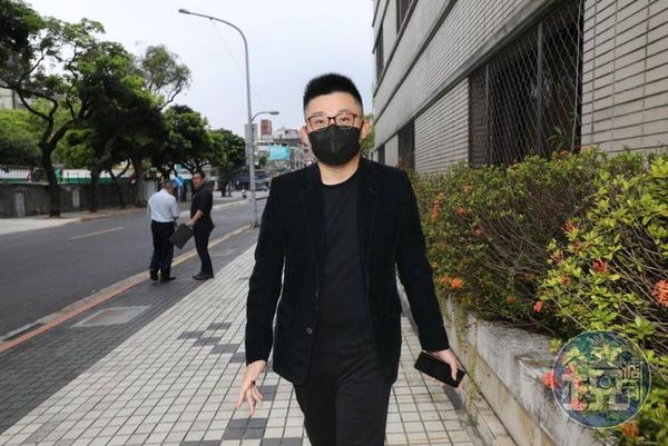 有意買下台蘋的17Live共同創辦人潘杰賢，今天（26日）現身經濟部說明交易案，遭本刊直擊。