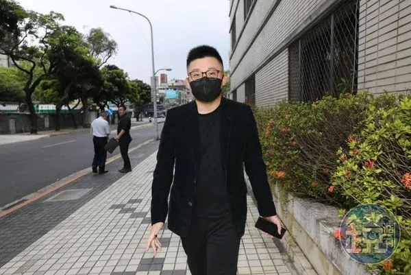 有意買下台蘋的17Live共同創辦人潘杰賢，今天（26日）現身經濟部說明交易案，遭本刊直擊。