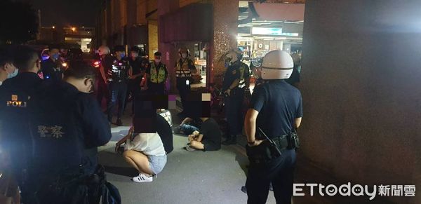 ▲▼陳男（紅圈）當街被嚴男（紅箭頭）堵到，5人將陳男（紅圈）押上車，警方不到1小時在果菜市場救出被害人             。（圖／記者陳以昇翻攝）