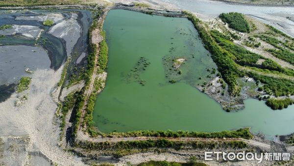 ▲第四河川局在濁水溪林內段的河槽河床設置地下水補注池，成效卓越，今年蓄水面積已增加至20公頃，等於添增一座隱形的湖山水庫。（圖／記者蔡佩旻翻攝）