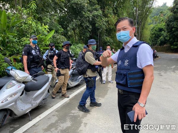 ▲▼潭子槍擊案的凶嫌逃進太平山區，警方第4天搜山還沒下落，有員警曾被虎頭峰螫傷。（圖／民眾提供，下同）