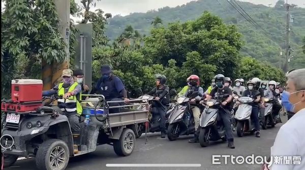 ▲▼潭子槍擊案的凶嫌逃進太平山區，警方第4天搜山還沒下落，有員警曾被虎頭峰螫傷。（圖／民眾提供，下同）