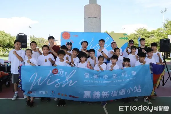 ▲▼T1 Wish希望列車開進新塭國小  。（圖／記者翁伊森攝）