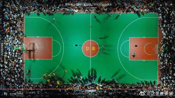 ▲貴州舉行的籃球賽場面宛如NBA賽事。（圖／翻攝中國青年報）
