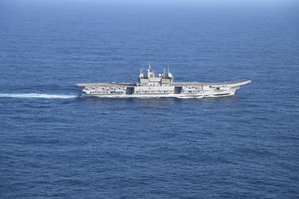 ▲印度首艘國產航母維克蘭特號交付該國海軍。（圖／翻攝微博）