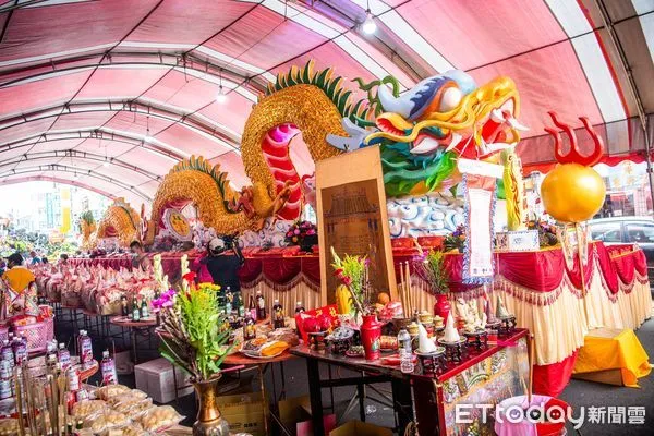 ▲▼ 嘉義城隍廟中元祭典壯觀吸睛。（圖／嘉義市政府提供）