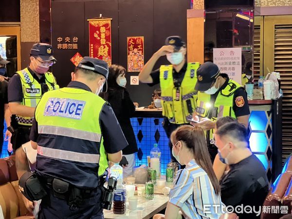 ▲台南市警局30日晚上配合警政署規劃全國性擴大臨檢專案，全市16個分局同步強力執行。（圖／記者林悅翻攝，下同）