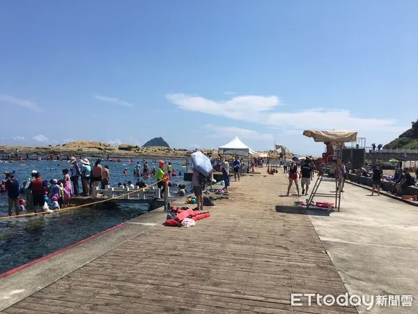 ▲▼         和平島海水泳池船泳客溺水    。（圖／記者郭世賢翻攝）