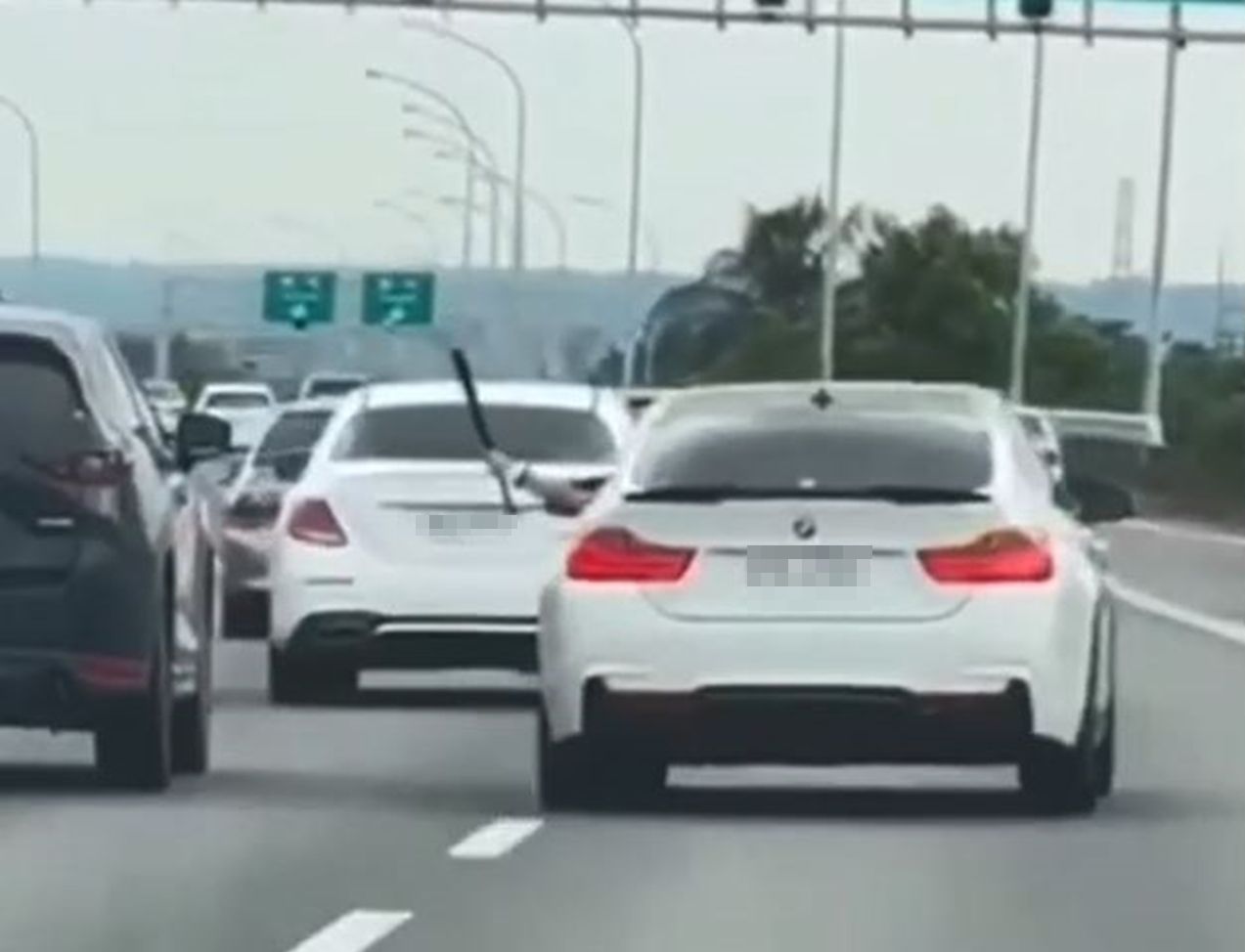 ▲▼台中球棒隊亮棍威嚇。（圖／翻攝自社會事新聞影音）