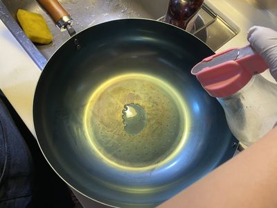 為什麼大廚都愛用鐵鍋？　原來一鍋可以抵三鍋！