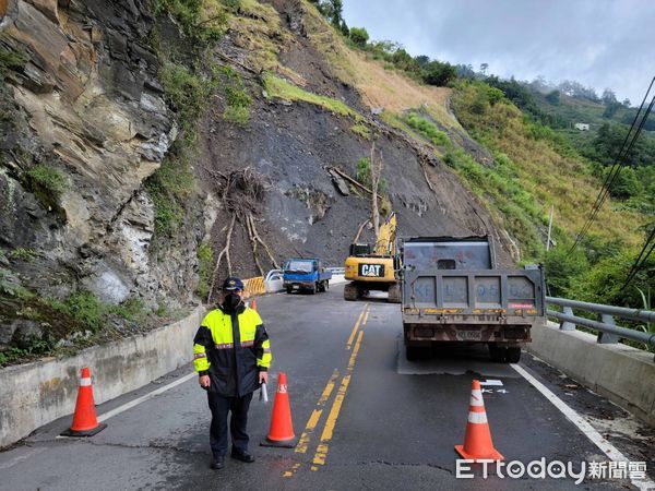 ▲▼中橫公路梨山段傳出大面積坍方。（圖／警方提供）