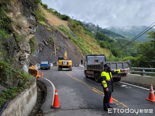 ▲▼中橫公路梨山段傳出大面積坍方。（圖／警方提供）