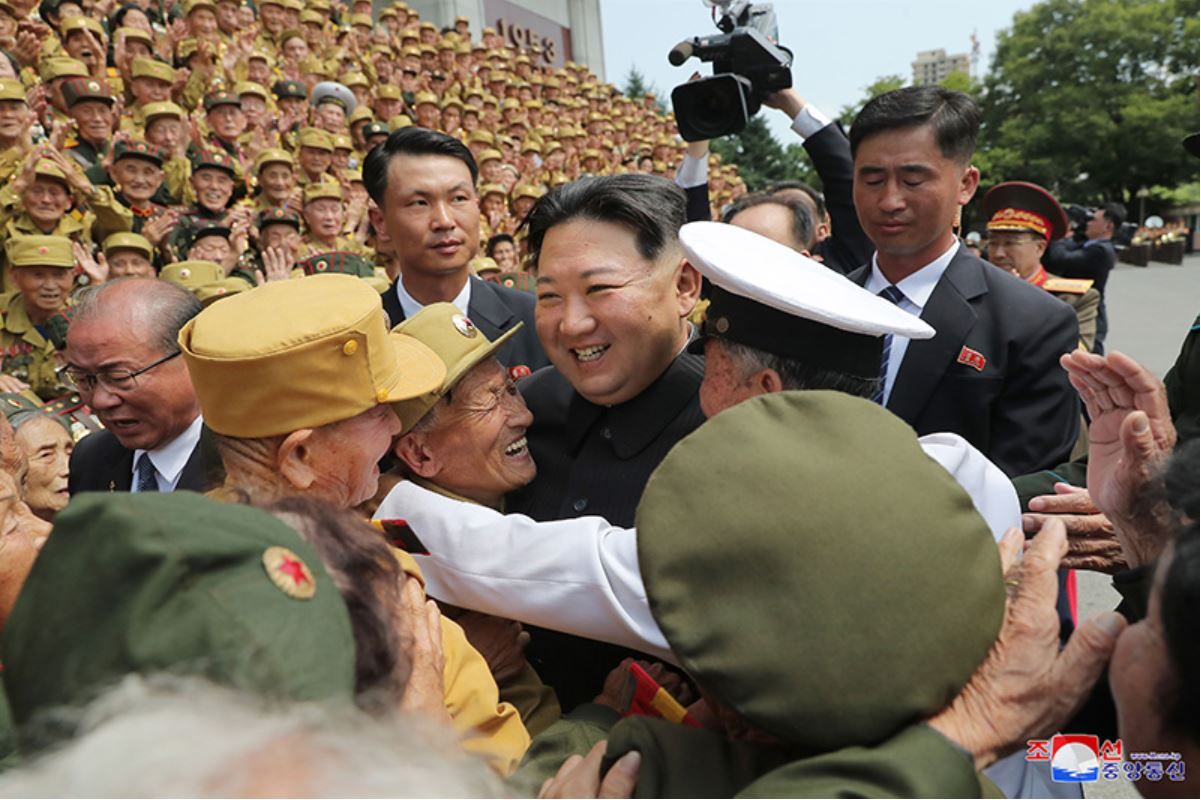 ▲▼金正恩,北韓老兵,金正恩隨扈。（圖／勞動新聞）