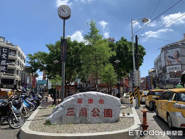 ▲▼苗栗市三角公園傳出街友酒後脫序毆傷路人，警方加強巡邏約制。（圖／記者蔡文淵翻攝）