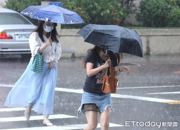 ▲▼天氣 午後大雷雨 暴雨。（圖／記者屠惠剛攝）