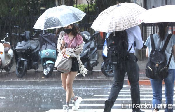 ▲▼天氣 午後大雷雨 暴雨。（圖／記者屠惠剛攝）