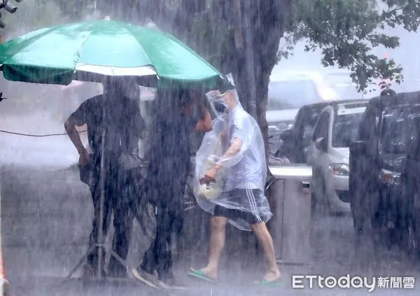▲▼天氣 午後大雷雨 暴雨。（圖／記者屠惠剛攝）