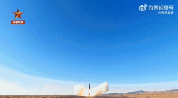 ▲東風-17高超音速導彈發射畫面。（圖／翻攝央視軍事）