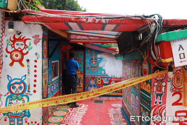 ▲彩虹眷村今起封閉半年，文化局貼公告禁遊客進入。（圖／記者游瓊華翻攝）