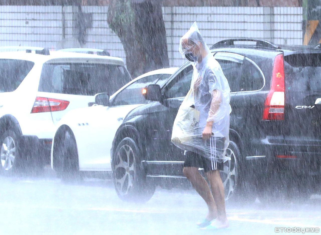 快訊／大雷雨還沒完！雙北再炸一小時　北市12區全警戒