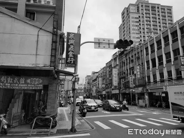 ▲▼北市消防員陳屍新北三重某間旅社裡。（圖／記者陳雕文翻攝）