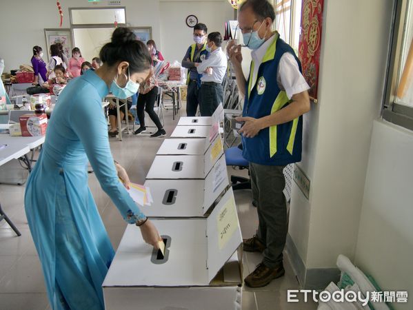 ▲移民署屏東縣服務站會同相關單位辦理「新住民模擬投票教學暨反賄選」家庭教育課程             。（圖／記者陳崑福翻攝，下同）