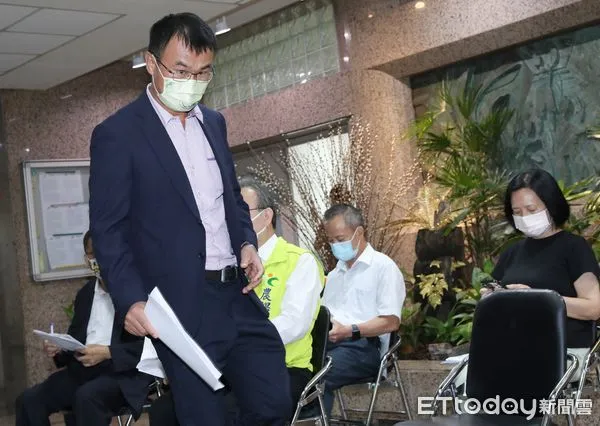 ▲▼農委會 針對中國大陸片面宣布暫停台灣柑橘類和冰鮮白帶魚、凍竹莢魚輸入，農委會主委陳吉仲記者會。（圖／記者屠惠剛攝）