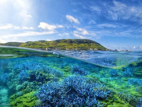 ▲▼龜山島牛奶海，蘭嶼，澎湖紫色珊瑚礁。（圖／Klook提供）