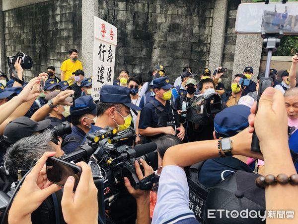 ▲斐洛西旋風式訪台，警政署動員2千警力啟動「鴻賓專案」維安。（圖／記者張君豪翻攝）