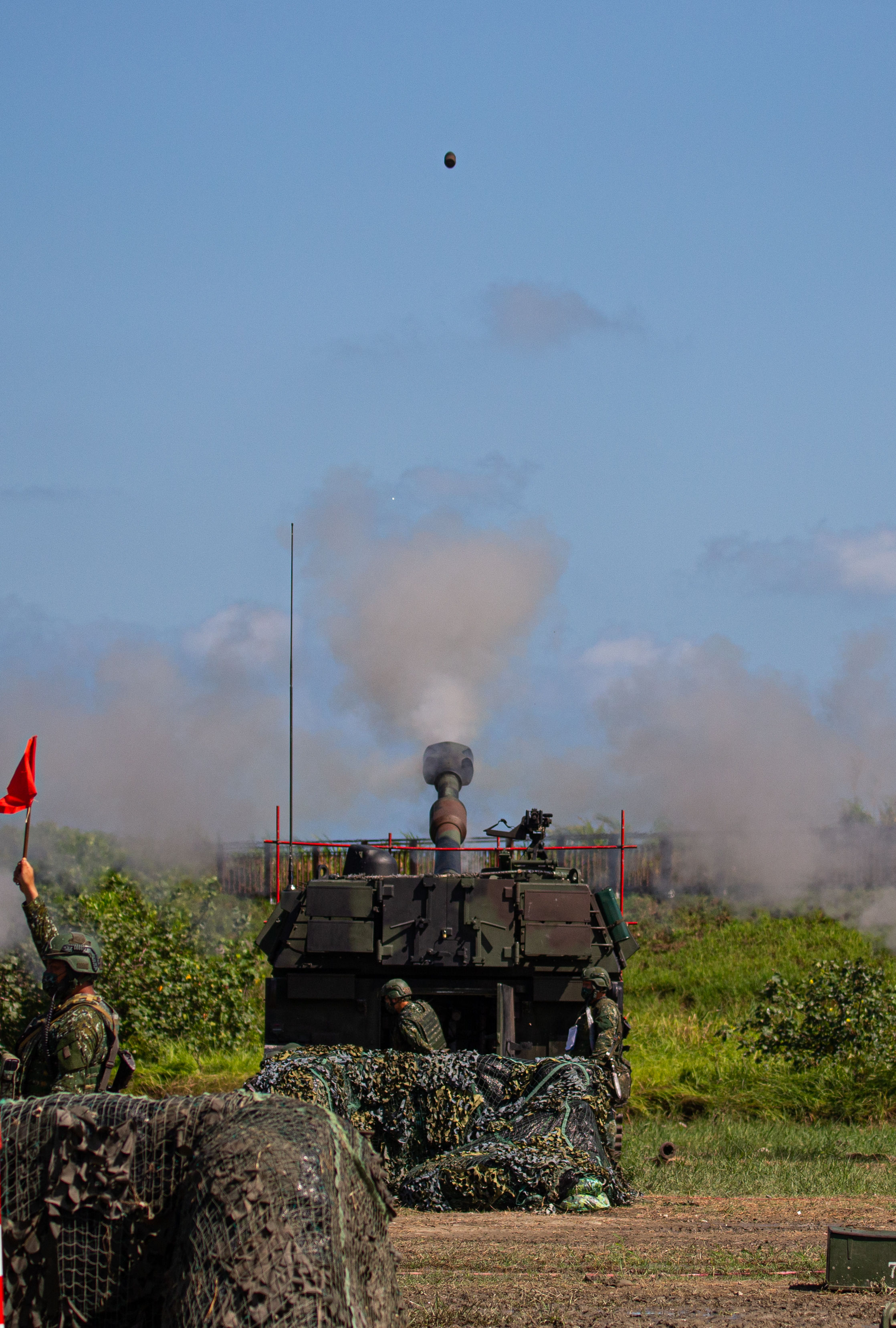 ▲▼陸軍十軍團4日上午在高美濕地進行火炮射擊保養。（圖／軍方提供）