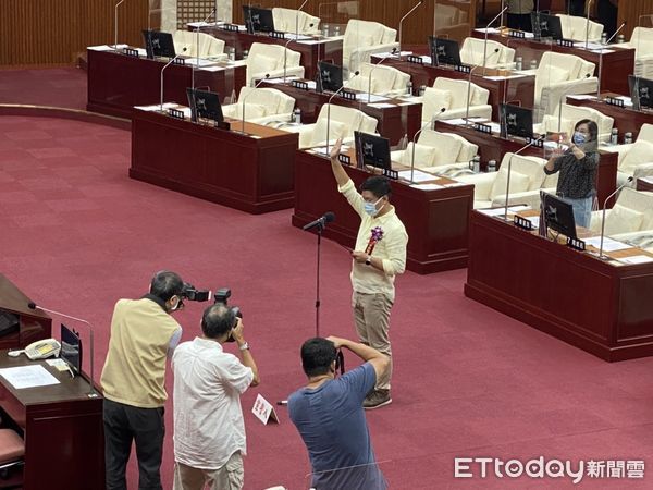 年底選舉剩不到4個月！陳賢蔚今遞補台北市議員　喊話「把握時間」 | ET