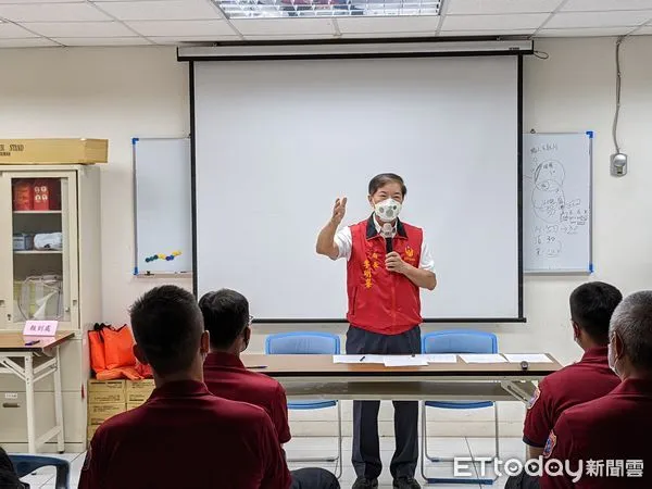 ▲為提升救災安全觀念及危險預知能力，台南市消防局辦理「道路行車安全防禦駕駛教育訓練」，以避免事故發生。（圖／記者林悅翻攝，下同）