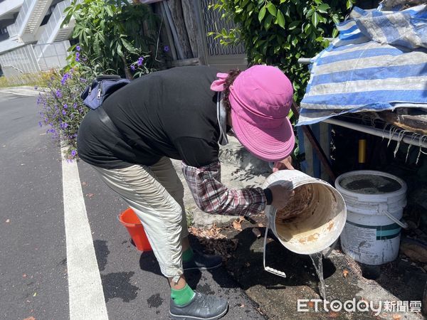 ▲▼夏季下雨過後，住家周遭的積水容器是常見的病媒蚊孳生源。（／台東縣政府提供，下同）