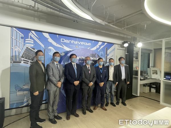 ▲dentall（台灣牙e通）宣布攜手友達光電子公司達擎、圖爾思生物科技以及集智顧問打造「牙科宇宙」。（圖／記者吳康瑋攝）