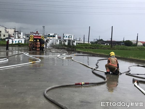 ▲台南市消防局第一救災救護大隊，為確保執行火災搶救任務時，水源不中斷機制，並培養消防人員水源供應觀念，辦理分小隊長水源供需平衡訓練。（圖／記者林悅翻攝，下同）