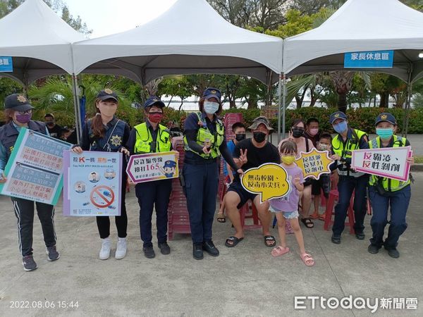 ▲屏東Fun暑假夏日狂歡祭活動 ，轄區東港警方組成女警服務隊            。（圖／記者陳崑福翻攝，下同）