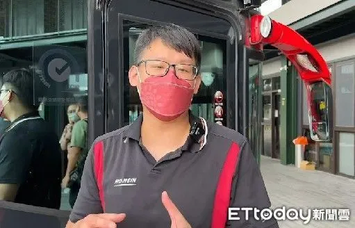 ▲和欣客運運務部主任劉恩任指出，7月載客情形較上個月成長 33％，顯然有效激勵民眾來搭車。（圖／記者林悅翻攝）