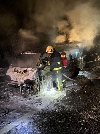 ▲廂型車趕夜車發生火燒車意外。（圖／民眾提供）