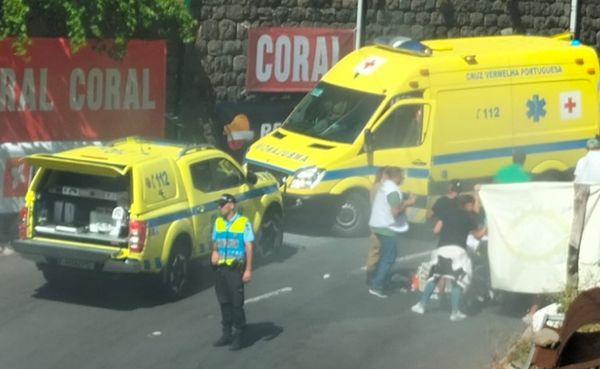 8歲女童突然衝到馬路「急著找姊姊」　當場被拉力賽車高速撞死。（圖／翻攝自Twitter）