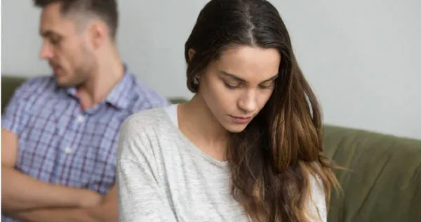 女網友對男友拒絕結婚而感到失望，猶豫是否還要跟對方繼續走下去。（示意圖／翻攝自freepik）