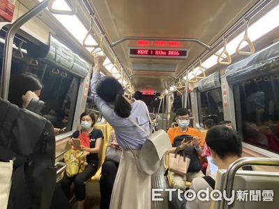 她每天耗4小時上班「在公司比在家久」 網搖頭:我沒辦法