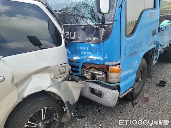 ▲▼台中台74線今日上午發生追撞事故，其中一輛小客車乘客重傷送醫不治。（圖／民眾提供）