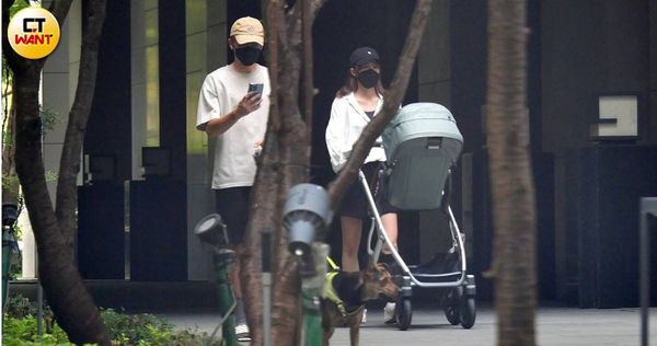 李國毅與老婆橘子日前帶著女兒和愛犬外出散步。（圖／本刊攝影組）