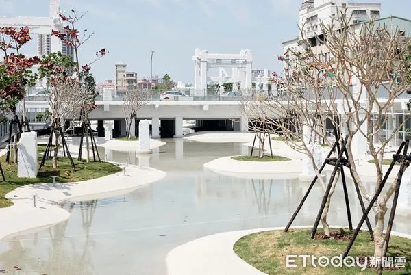 ▲台南市中西區「河樂廣場」，成為市區戲水和午後散步消暑的好去處，市民朋友對該處讚譽有加。（圖／記者林悅翻攝，下同）