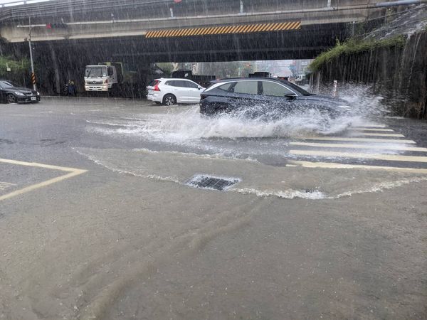 ▲▼台南市仁德區高速公路下每遇強降雨即會淹水。（示意圖，翻攝台南市議員吳禹寰臉書）