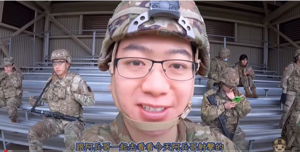 ▲▼台裔駐韓美軍可以自己帶相機，進靶場拍YouTube影片。（圖／YouTube／美國陸軍 - 肥宅阿兵哥的生活）