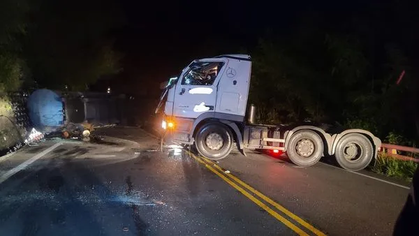 ▲▼        台9線嚴重事故     。（圖／翻攝記者爆料網）