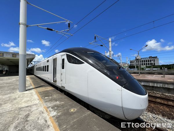 ▲▼台鐵EMU3000型新美學城際列車。（圖／記者李姿慧攝）