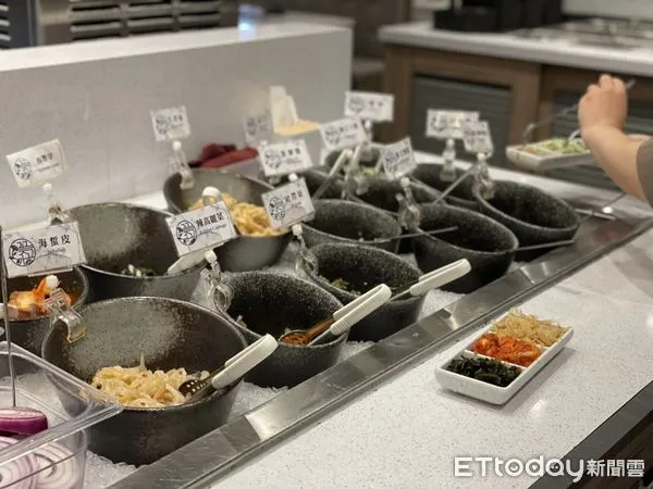 ▲▼醬料,自助吧,飲料。（圖／記者許宥孺攝）