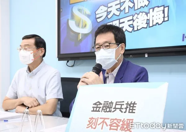 ▲▼國民黨團召開「金融漢光演習？今天不做明天後悔！」記者會，總召曾銘宗主持、立委費鴻泰出席。（圖／記者屠惠剛攝）